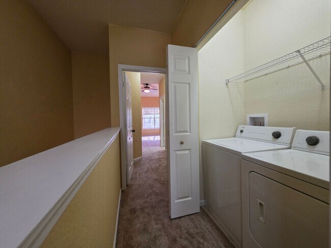 Building Photo - FOR RENT, 2 bedroom 2.5 bathroom townhouse