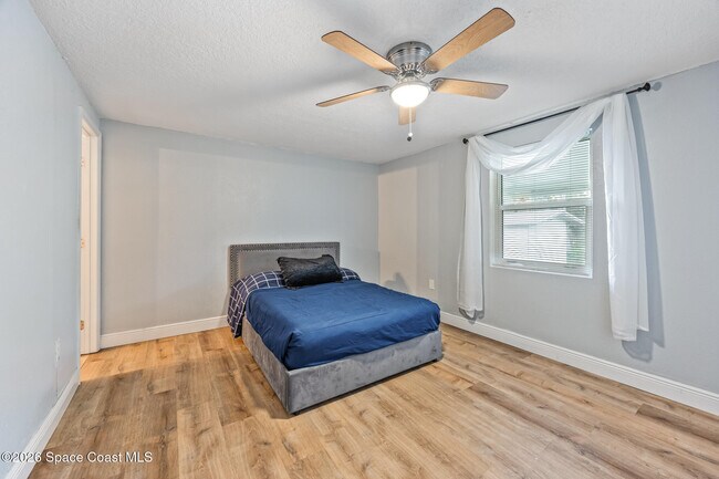 Building Photo - 826 Newfound Harbor Dr