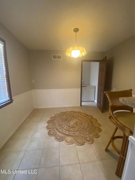 Building Photo - 144 Vaughn Ln