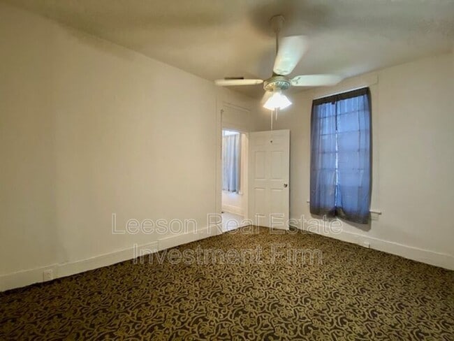 Building Photo - 533 Merrick St