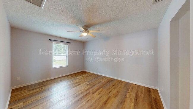 Building Photo - 13290 Pacemaker Dr