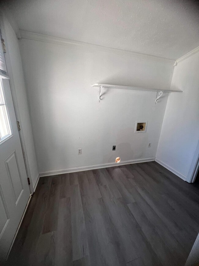 Building Photo - 24 Adger St
