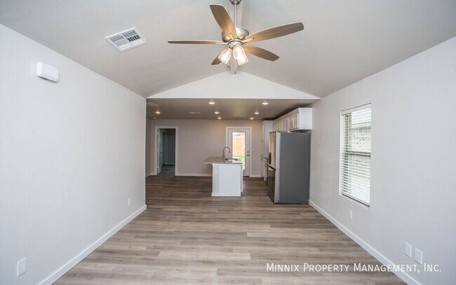 Building Photo - 310 E 77th St