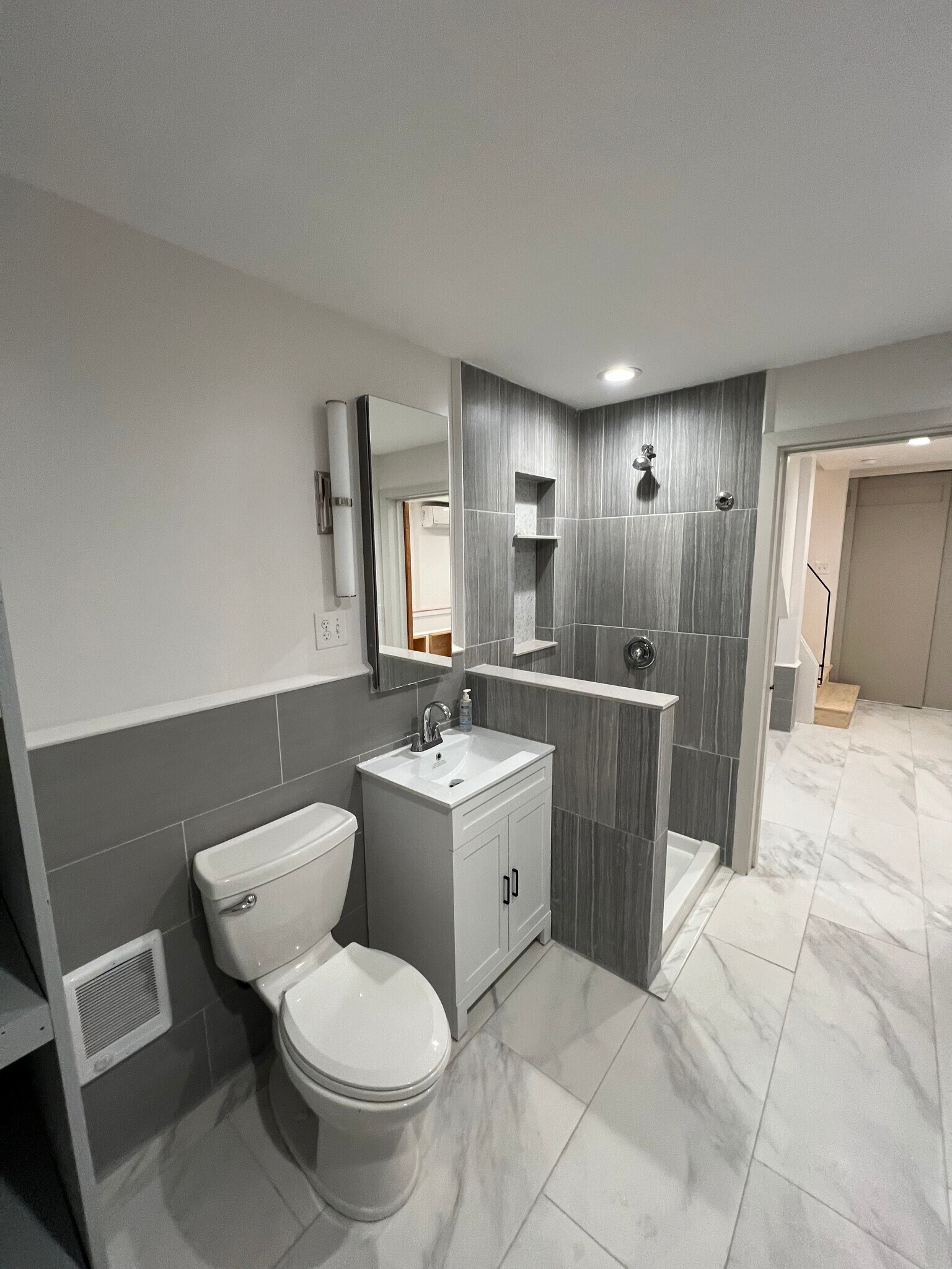 Building Photo - 2019 S Beechwood St