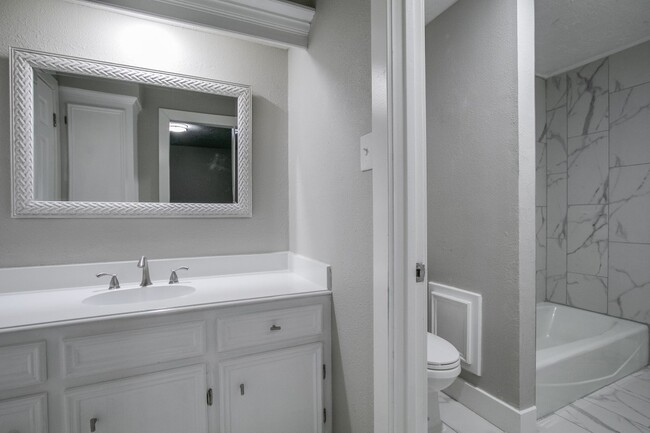 Building Photo - 16623 Wimbledon Forest Dr