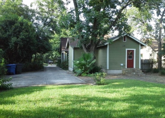 Building Photo - 323 Furr Dr