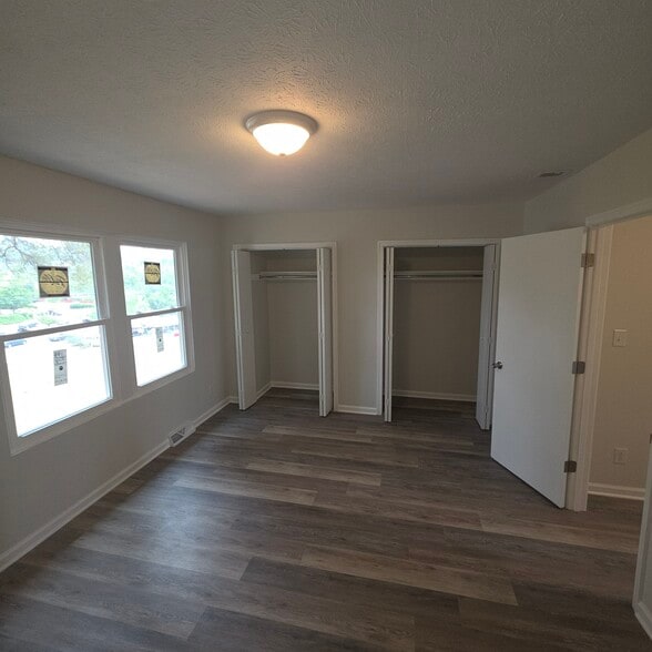 Building Photo - 1324 Riverdale Dr
