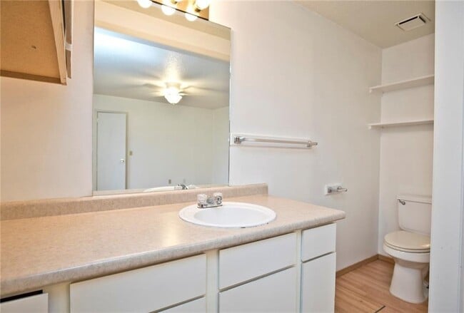 Building Photo - 5905 Sara St