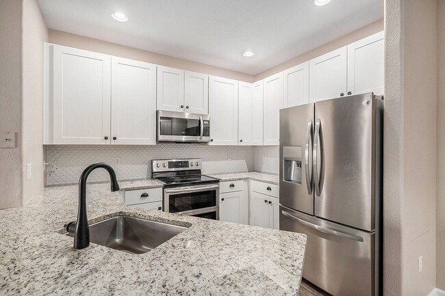 Building Photo - Updated 2 Bed 2 Bath Condo with One Car Ga...