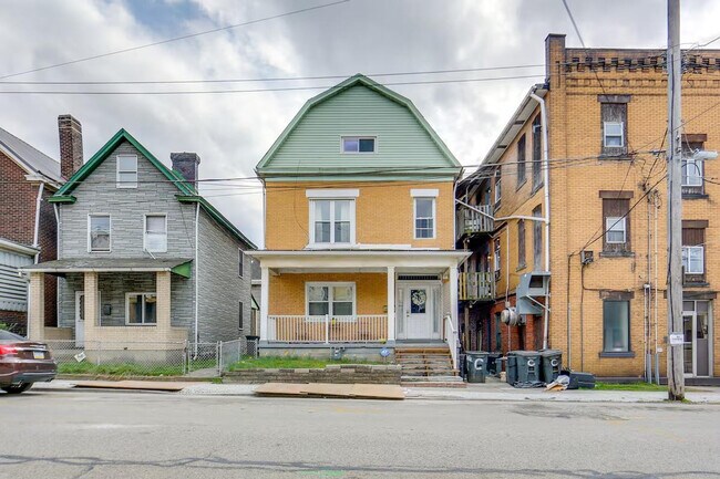 Building Photo - 504 Center St