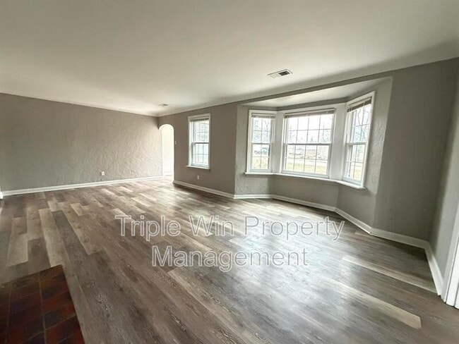 Building Photo - 520 Hentschel Pl