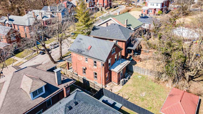 Building Photo - 2218 Scott St