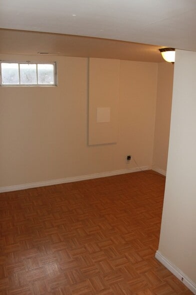 Building Photo - 542 W 700 N St