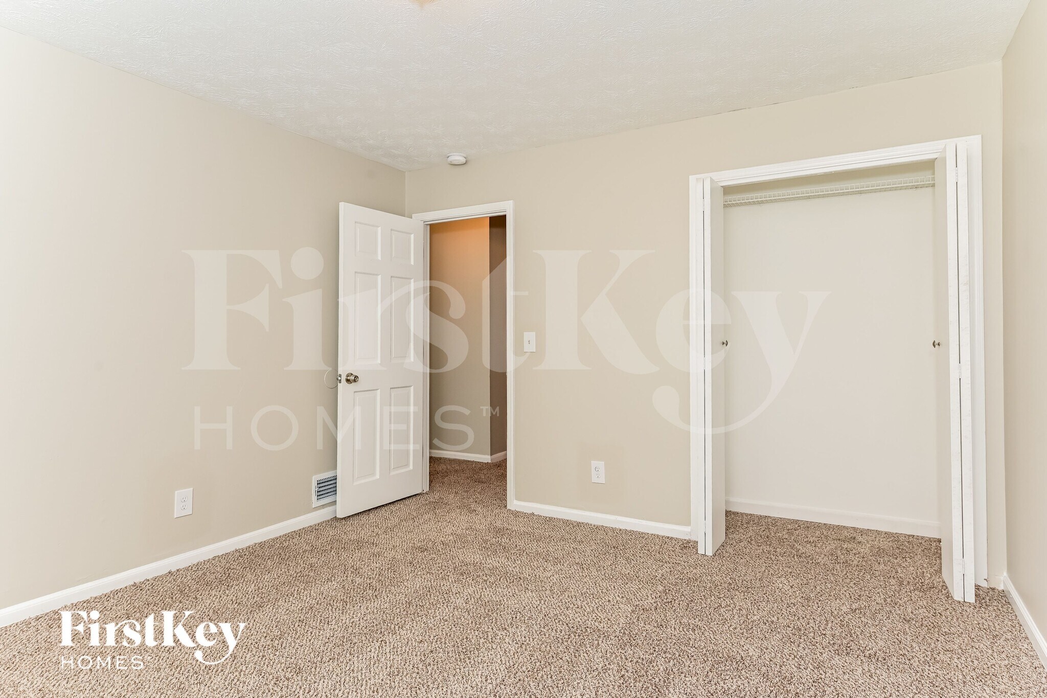 Building Photo - 2264 Country Club Dr SE