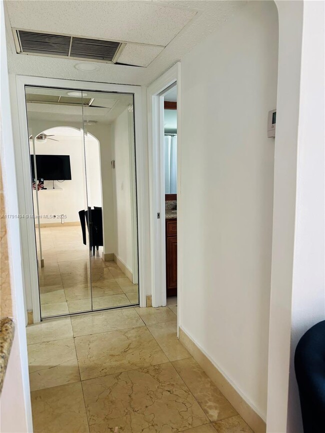 Building Photo - 2601 S Course Dr
