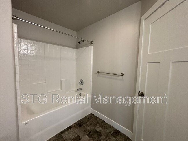 Building Photo - 1509 W Topaz Dr