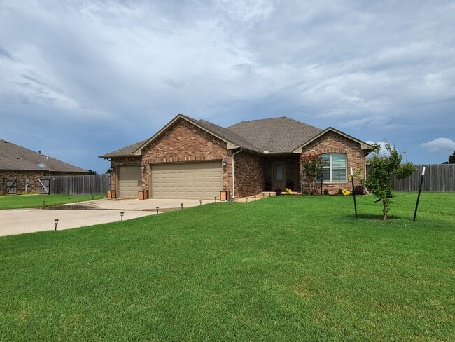 Building Photo - 10905 Marion Dr