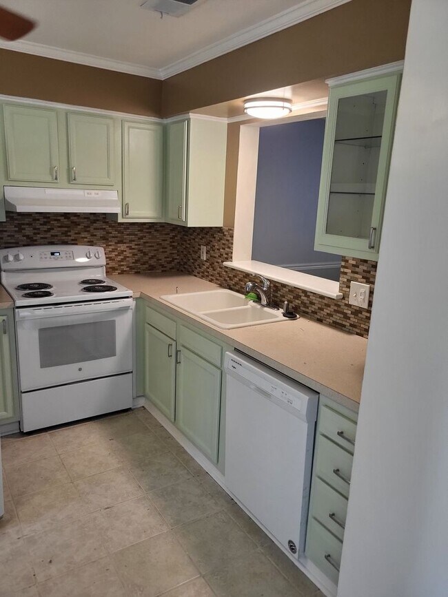 Building Photo - THALIA WAYSIDE TOWNHOMES