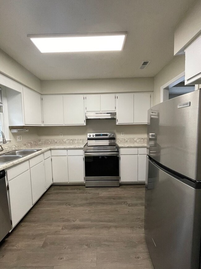 Building Photo - APPLICATION PENDING: 720-A Powell Drive ~Newly Renovated~ End Unit ~ Convenient to Powell Drive P...