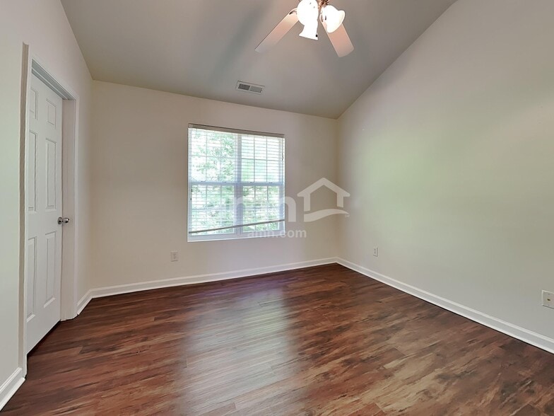 Building Photo - 1209 Plexor Ln