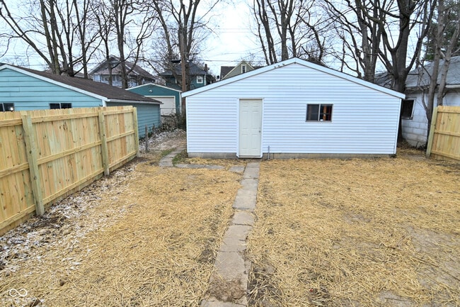 Building Photo - 3928 N Kenwood Ave