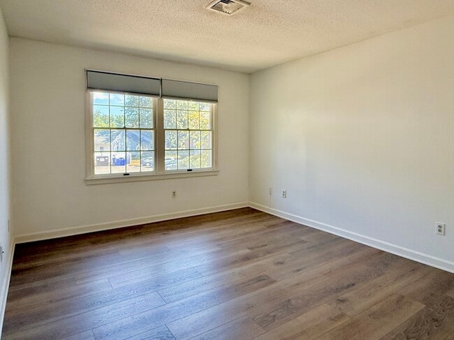 Building Photo - 9 Concorde Way