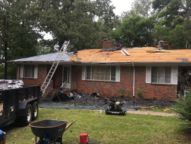 Building Photo - 2716 Wood Dr NE