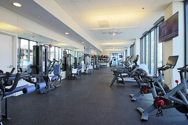 Building Photo - 641 N Wells St