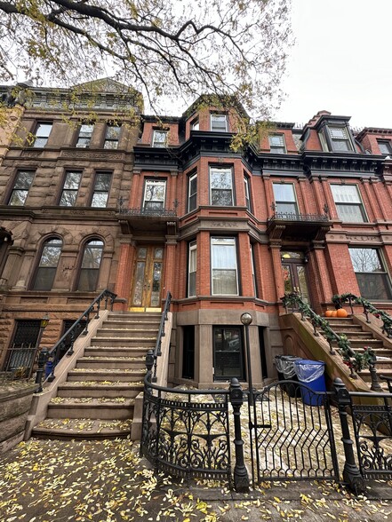 Beautiful renovated Facade - 292 Jefferson Ave