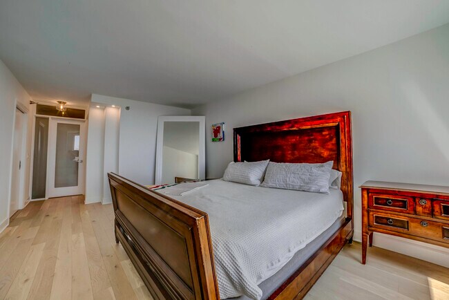 Building Photo - 440 N McClurg Ct