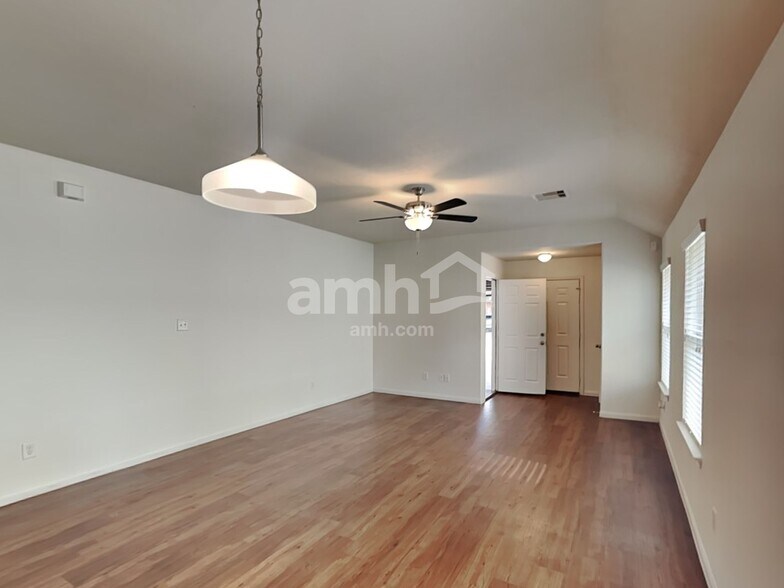 Building Photo - 22334 Queenbury Hills Dr