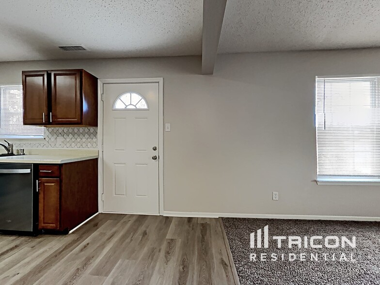Building Photo - 3402 Carica Dr