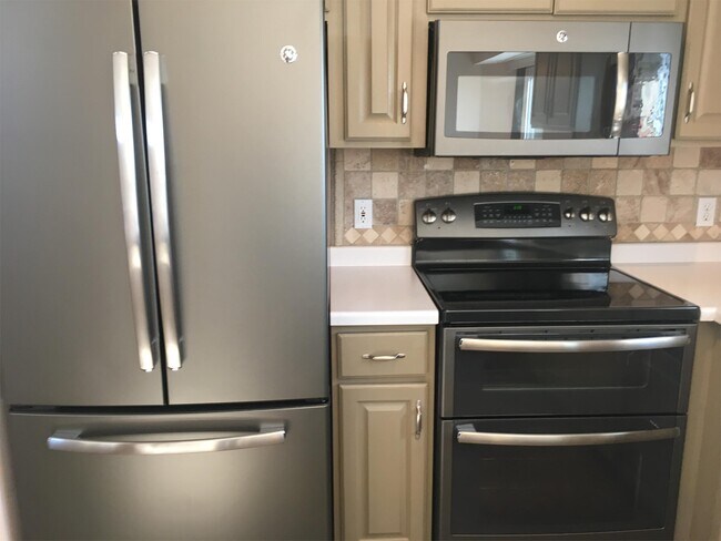 Building Photo - 5726 Egret Ave