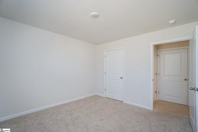 Building Photo - 204 Reynard Trl