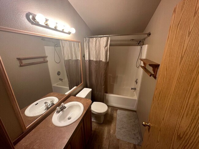 Building Photo - 2659 OR-422