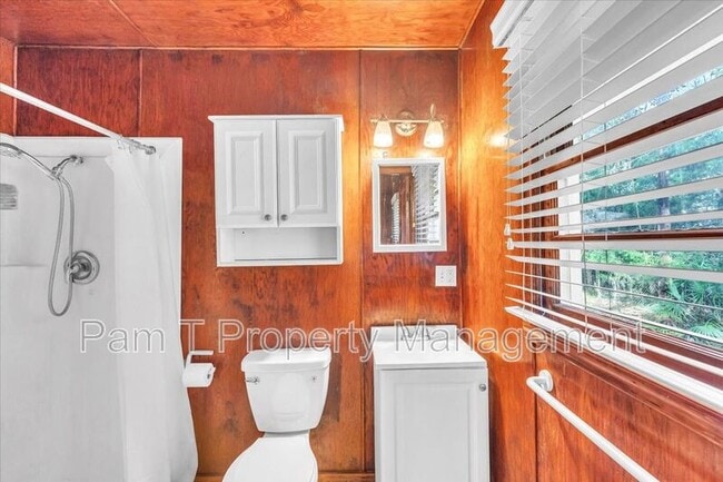 Building Photo - 12 Southwood Dr