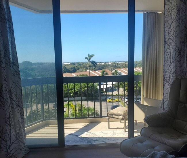 Building Photo - 2425 Presidential Way