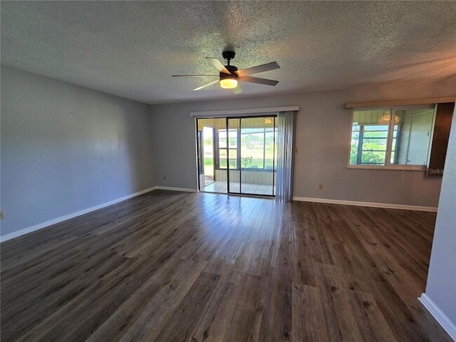 Building Photo - 520 Fairways Cir