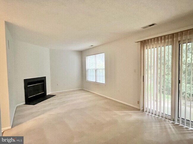 Building Photo - 33 Ketley Pl