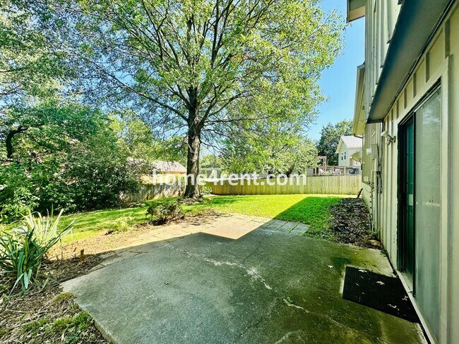 Building Photo - Beautiful Overland Park Home!