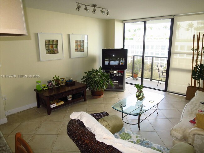 Building Photo - 600 NE 36th St