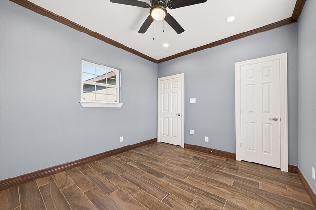 Building Photo - 2410 Engeling Rd