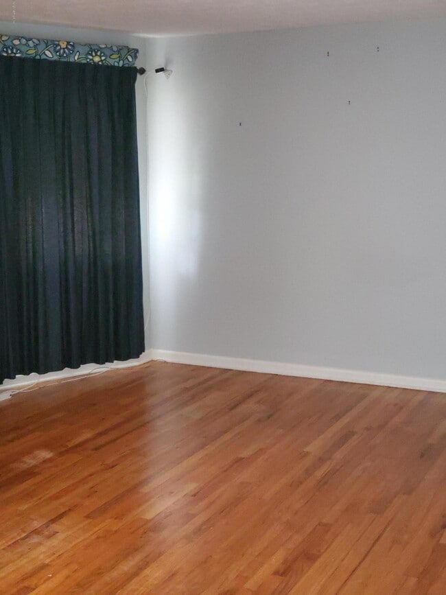 Building Photo - 4940 Brighton Dr