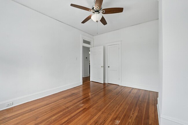 Building Photo - 4 Bedroom Highland Terrace Beauty