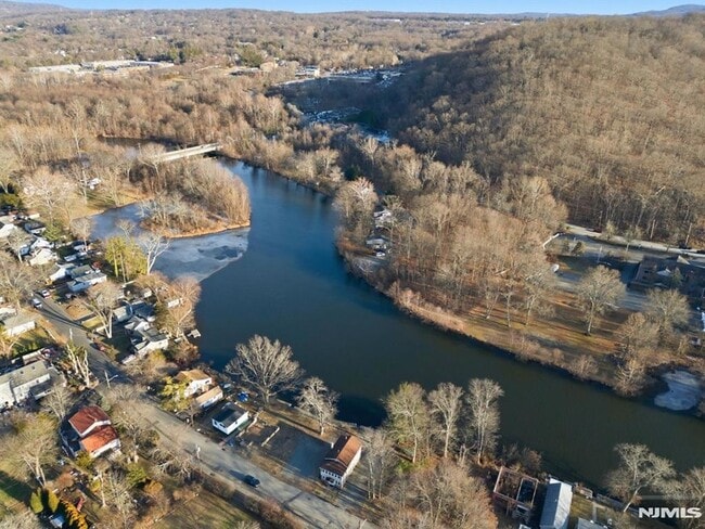Building Photo - 75 Lakeview Terrace