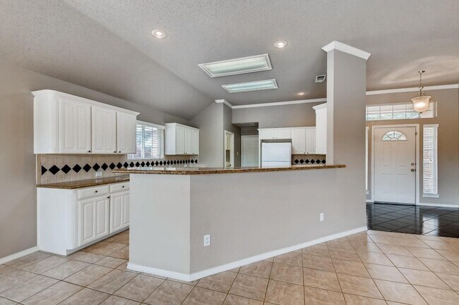 Building Photo - 5930 River Bend Dr