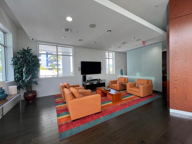 Building Photo - 300 S Australian Ave