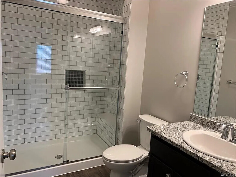 Primary En-Suite Bath - 4286 Tisbury Ln