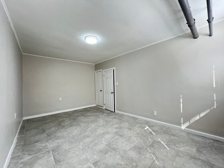 225 Union St 19 (Bsmt) - 223 Union St