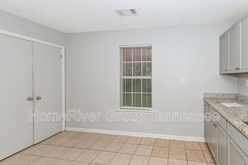 Building Photo - 3878 Winwood Dr